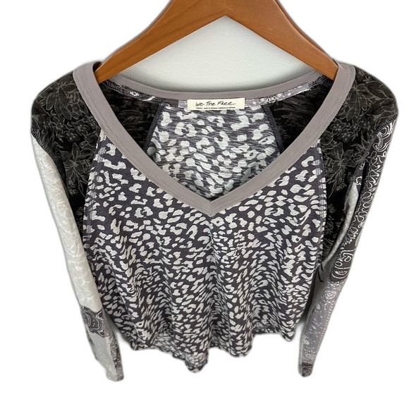 We The Free Free People Grey Friday Night Contrast Sleeve Animal Top Size Small - Picture 14 of 15